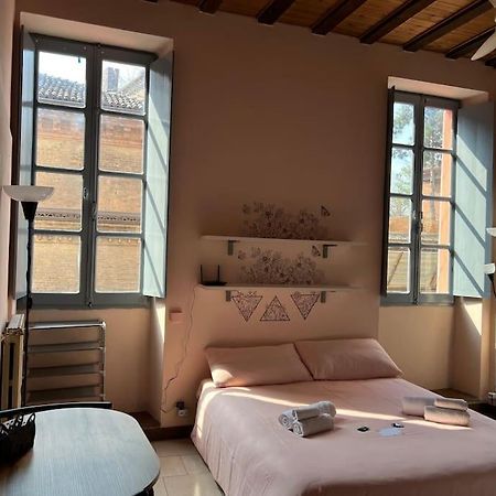 Minimal Studio Con Travi A Vista Piacenza Zewnętrze zdjęcie