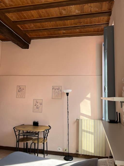 Minimal Studio Con Travi A Vista Piacenza Zewnętrze zdjęcie